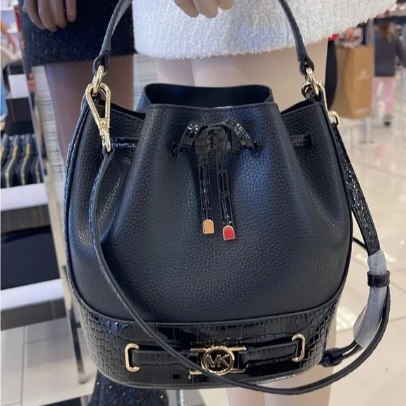 MICHAEL KORS 
Reed Medium Pebbled Leather Belted Bucket Messenger Satchel Crossb - Picture 5 of 15